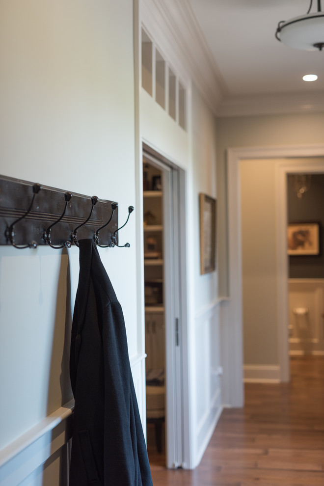 Large transitional home design photo