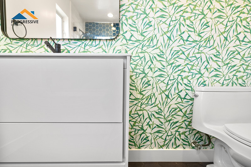 Inspiration for a tropical bathroom in Los Angeles.