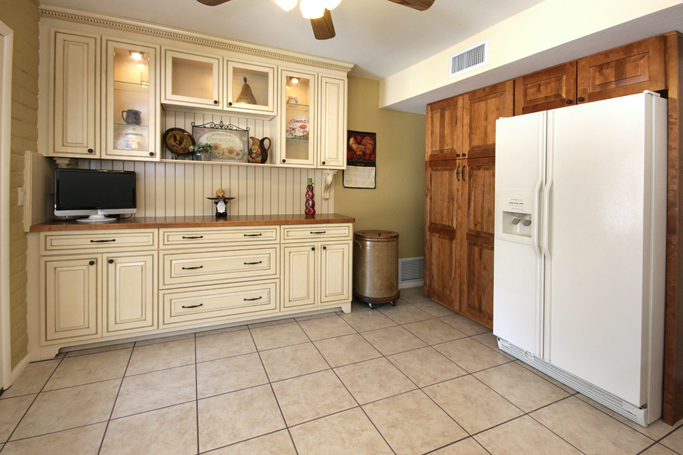 Example of a transitional kitchen design in Phoenix