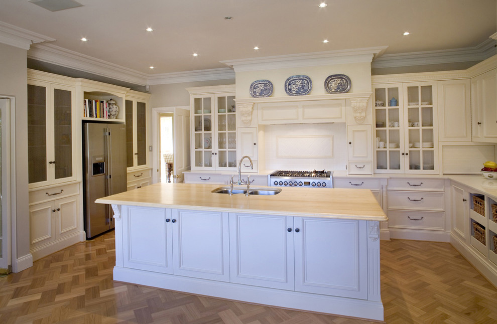 Design ideas for a traditional kitchen in Central Coast.