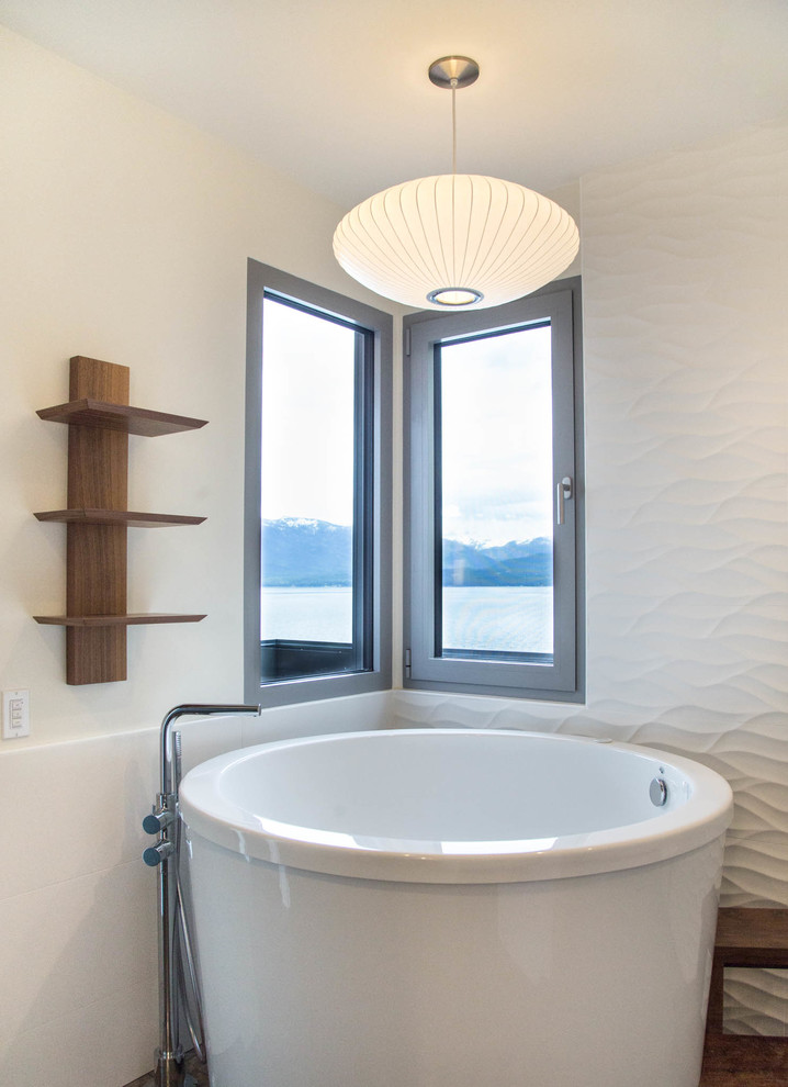 This is an example of a small contemporary 3/4 bathroom in Other with flat-panel cabinets, dark wood cabinets, a japanese tub, an open shower, a one-piece toilet, white tile, stone slab, white walls, concrete floors, an integrated sink, solid surface benchtops, grey floor and an open shower.