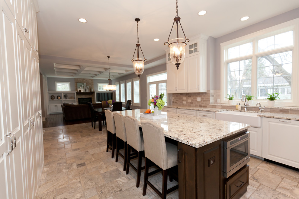 Kitchen - transitional kitchen idea in Chicago