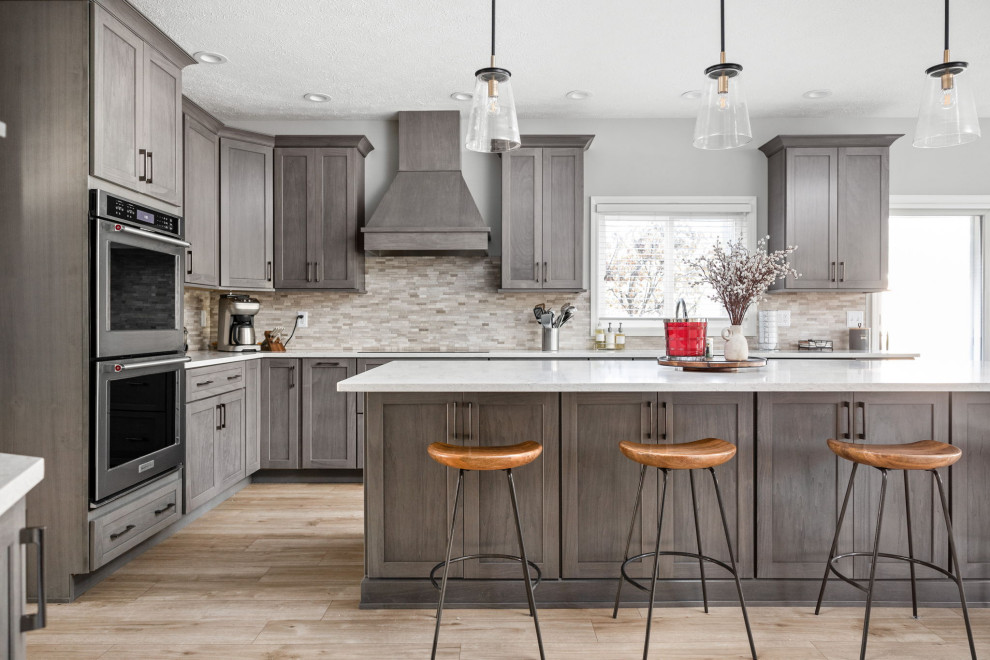 Example of a transitional kitchen design in Indianapolis
