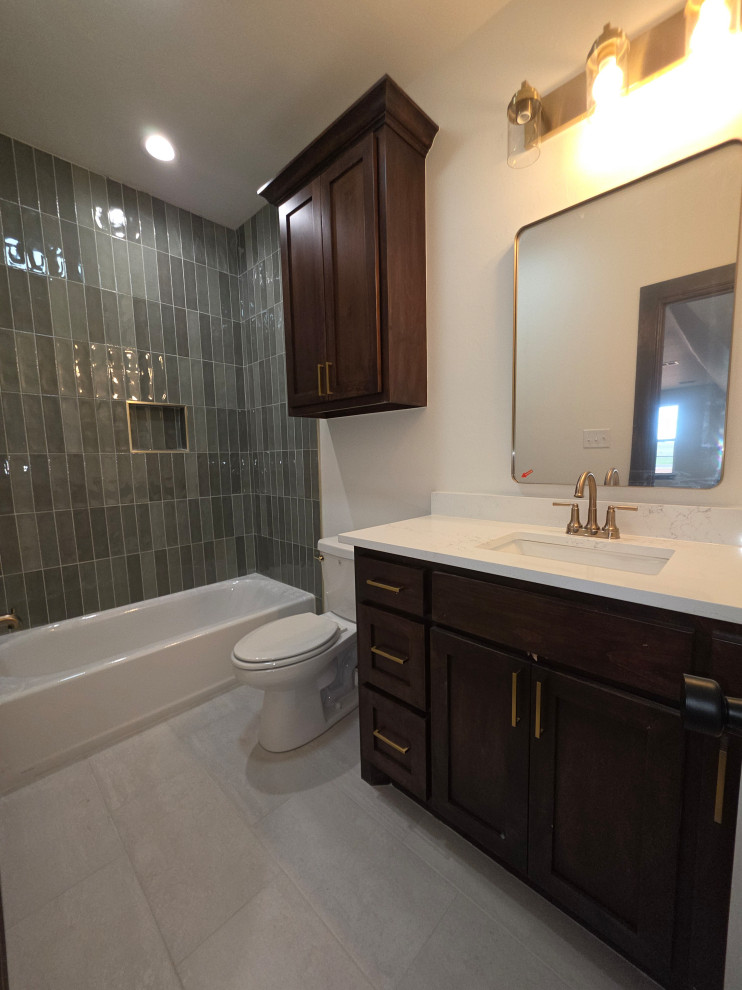 Upstairs on-suite bathroom