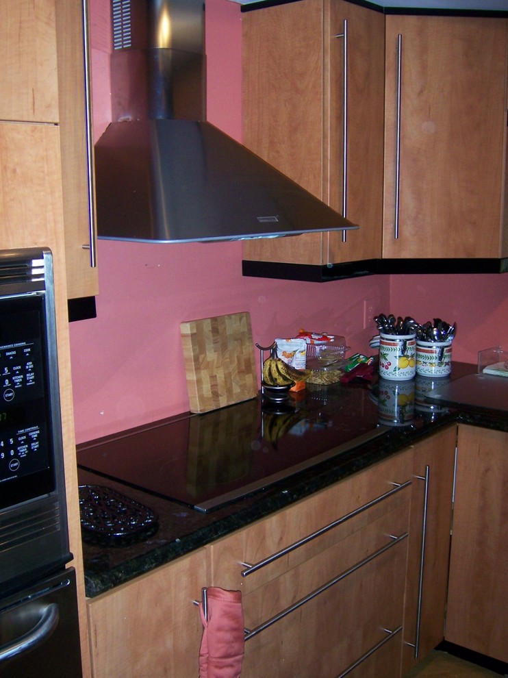 Transitional kitchen photo in Miami