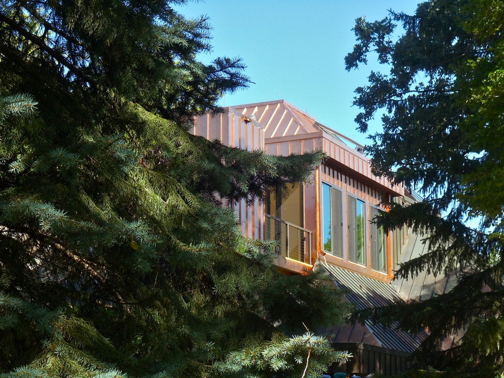 Photo of a contemporary verandah in Minneapolis.