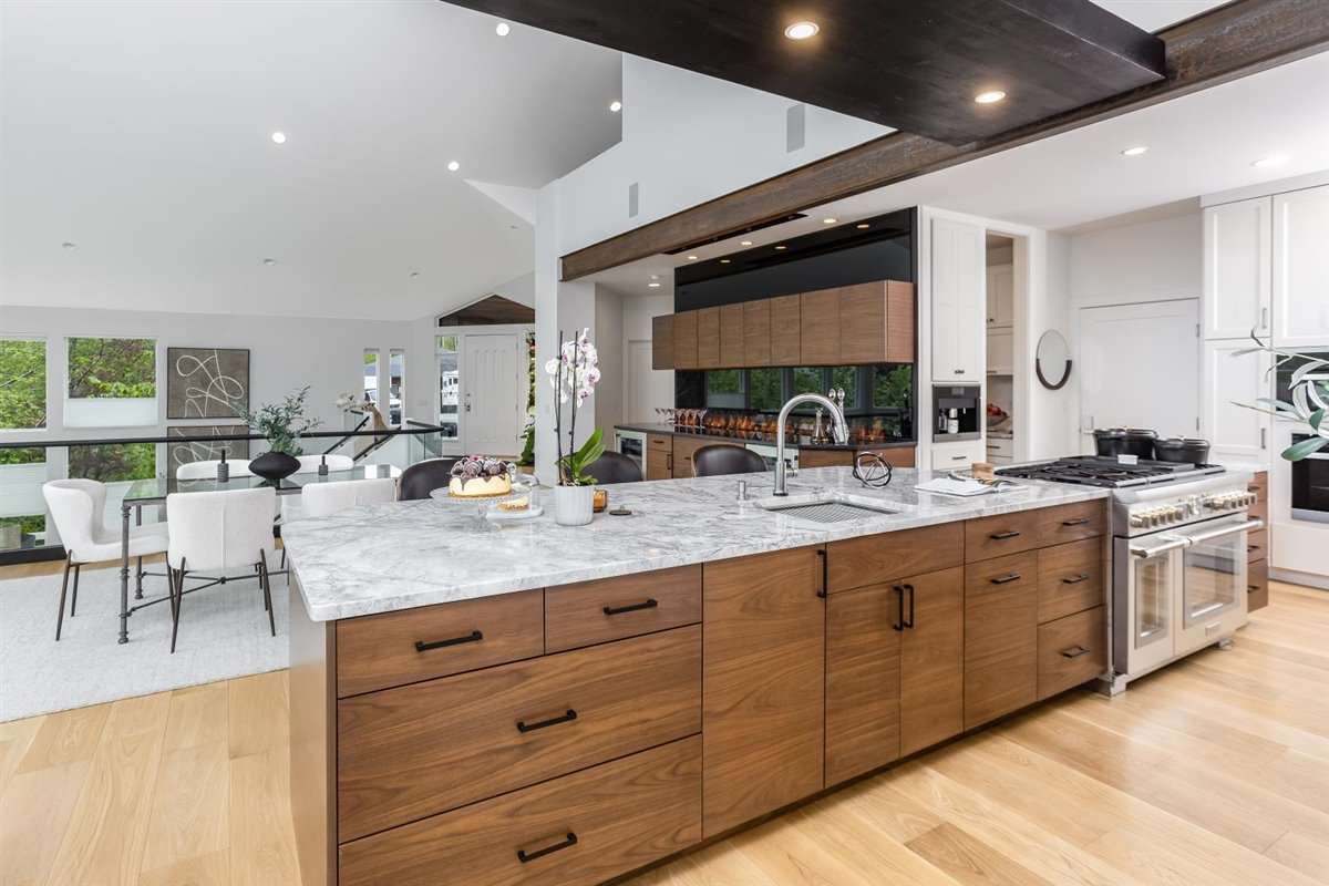 Lakeside Luxury