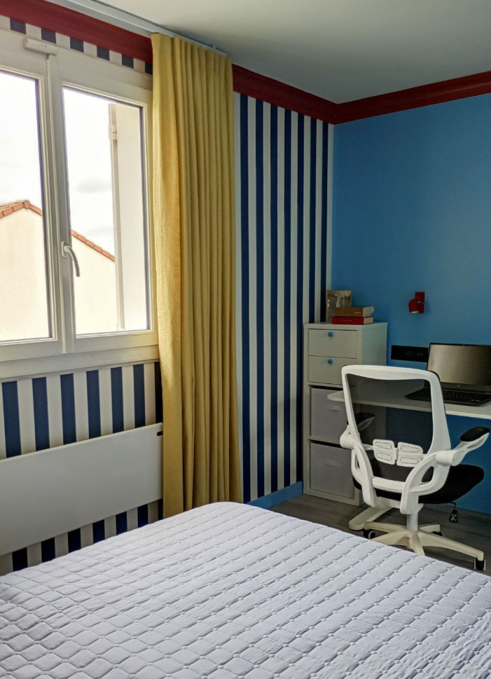 Une chambre aux couleurs vives pour un adolescent qui aime la couleur