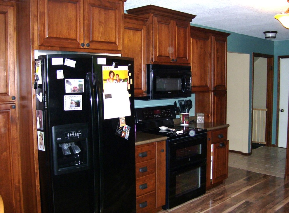 Example of a mountain style kitchen design in Cedar Rapids