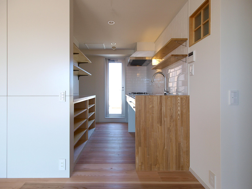 This is an example of a midcentury single-wall separate kitchen in Tokyo with wood benchtops.