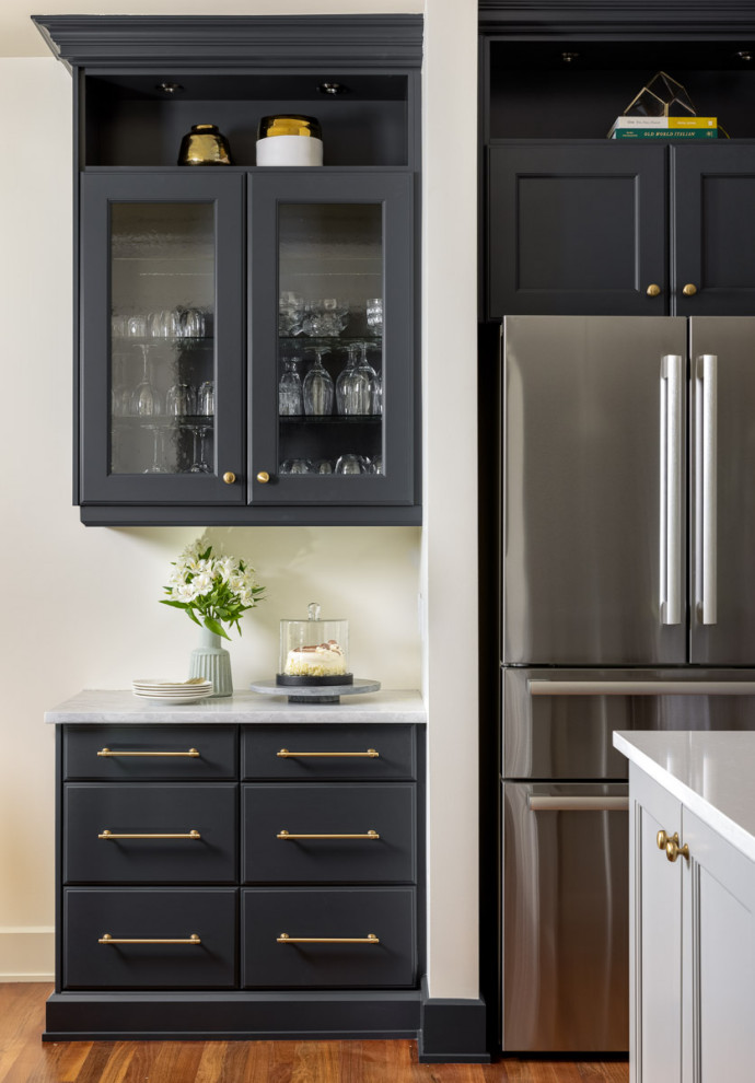 Inspiration for a transitional kitchen remodel in Calgary