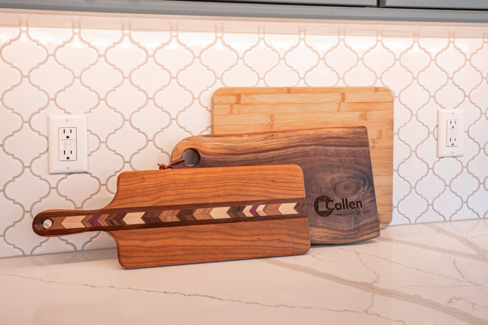 Inspiration for a transitional home design remodel in Milwaukee