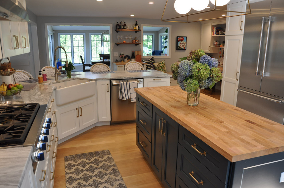 Kitchen - transitional kitchen idea in Boston