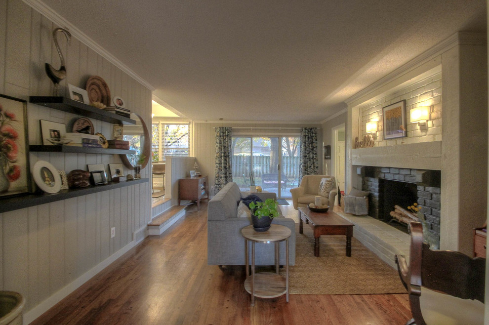 Transitional home design photo in Kansas City