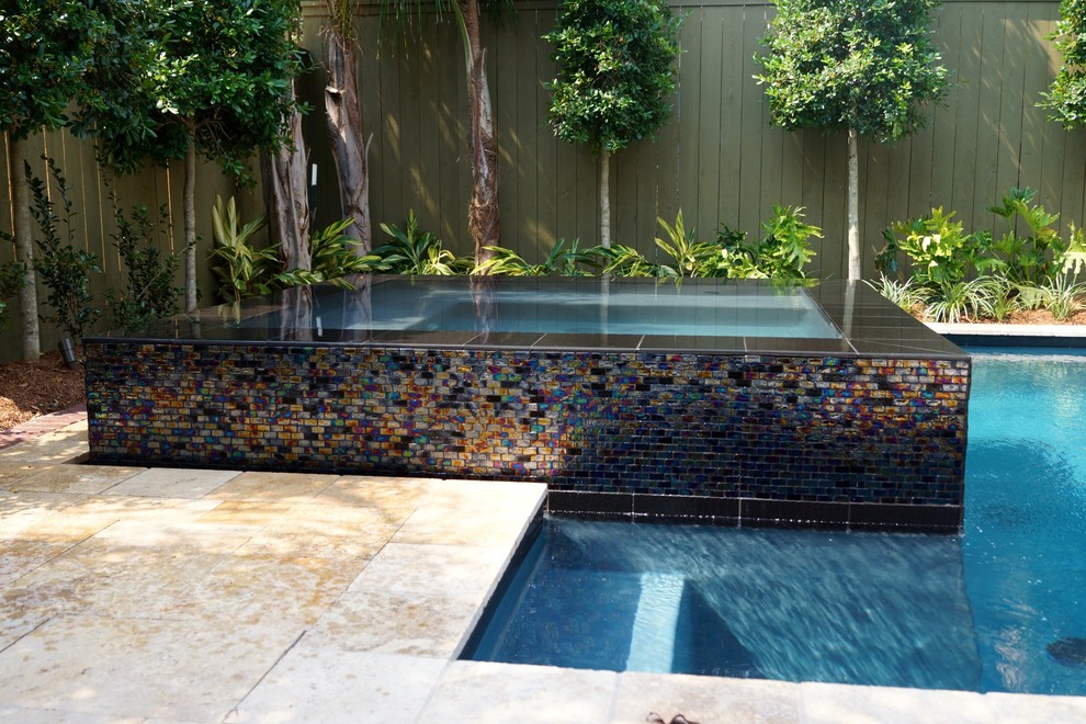 This is an example of a contemporary pool in New Orleans.