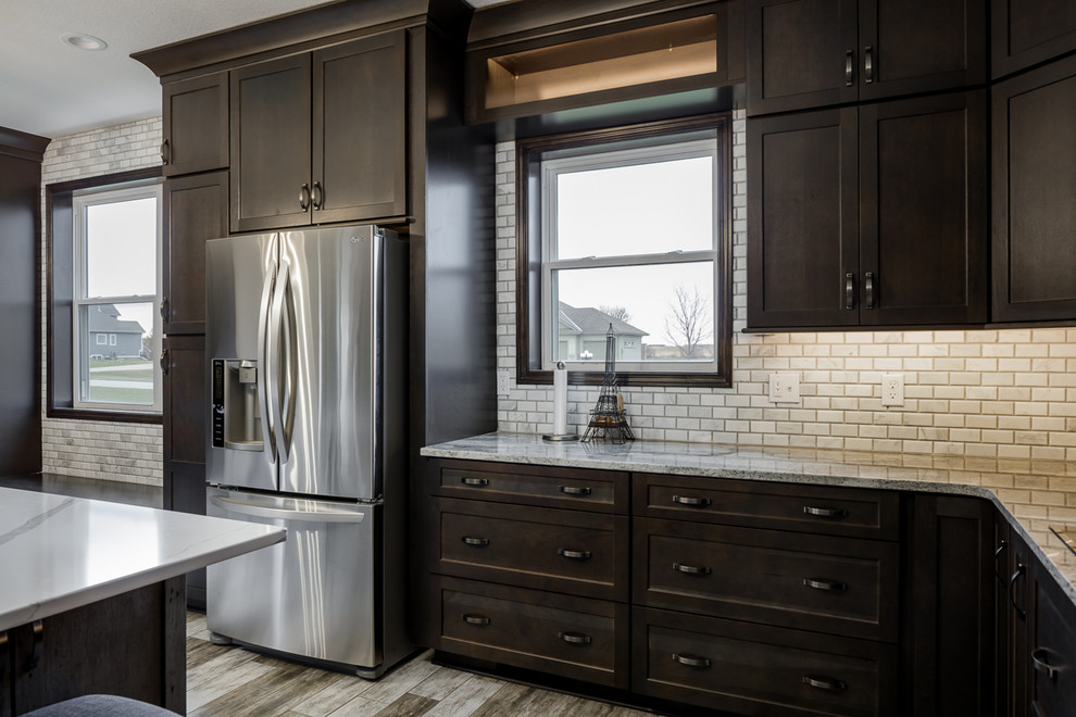 Mid-sized transitional l-shaped ceramic tile and multicolored floor eat-in kitchen photo with an undermount sink, shaker cabinets, medium tone wood cabinets, quartz countertops, white backsplash, marble backsplash, stainless steel appliances, an island and white countertops