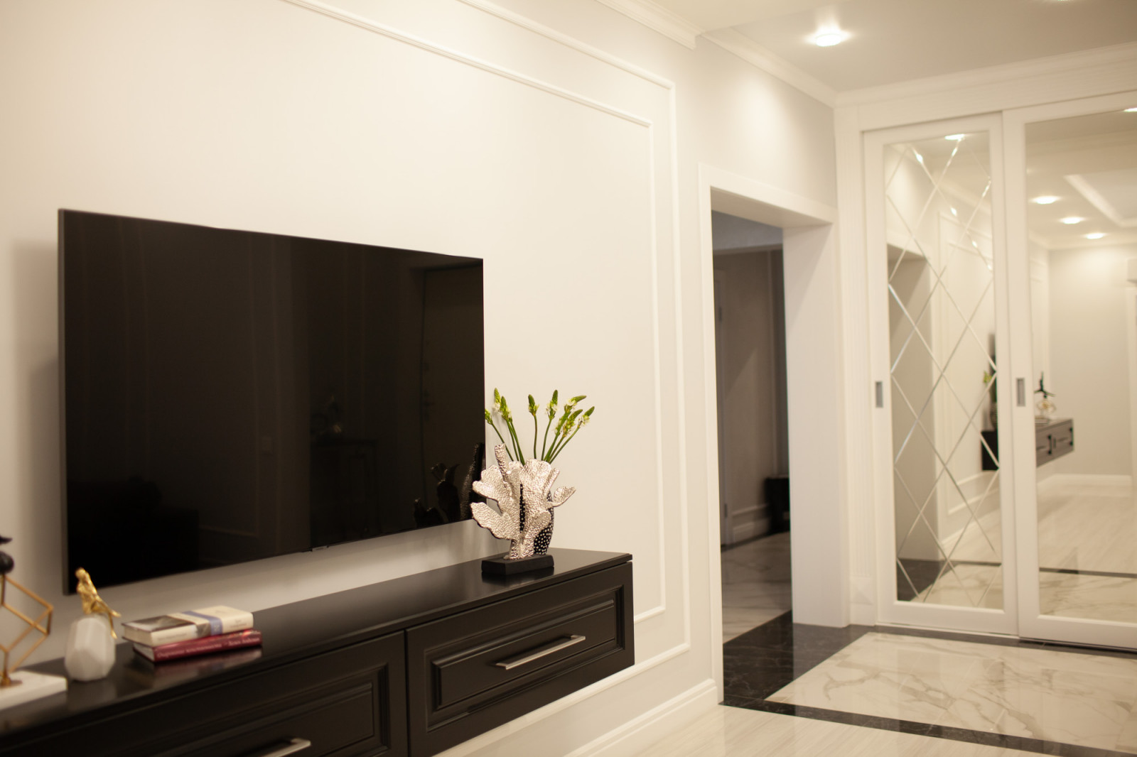 квартира в черно белых тонах