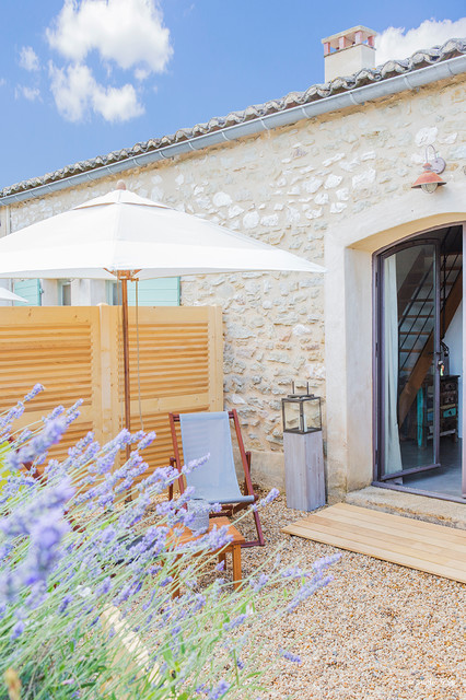 Mas &agrave; Uzes medelhavsstil-uteplats