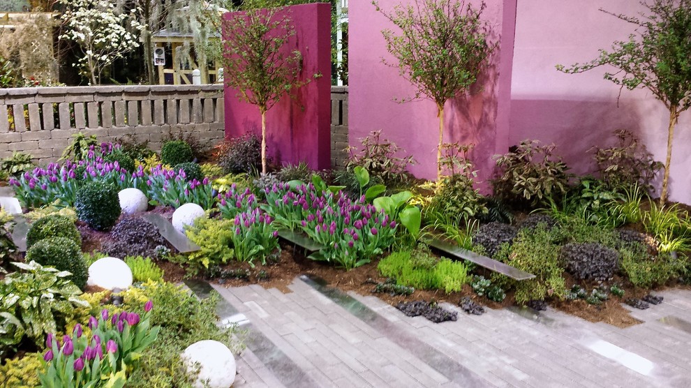 Design ideas for a contemporary garden in Charlotte.