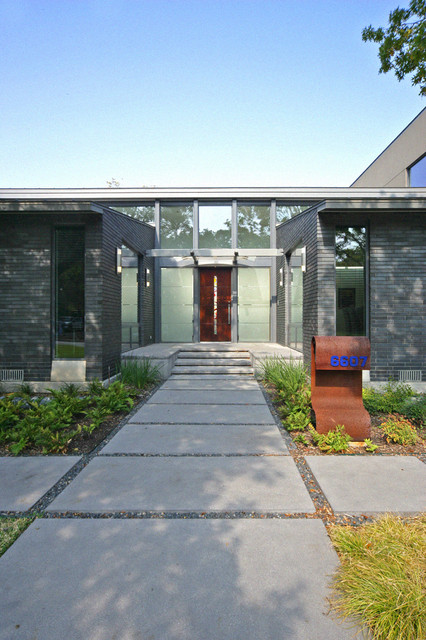 Stefani House contemporary-entry