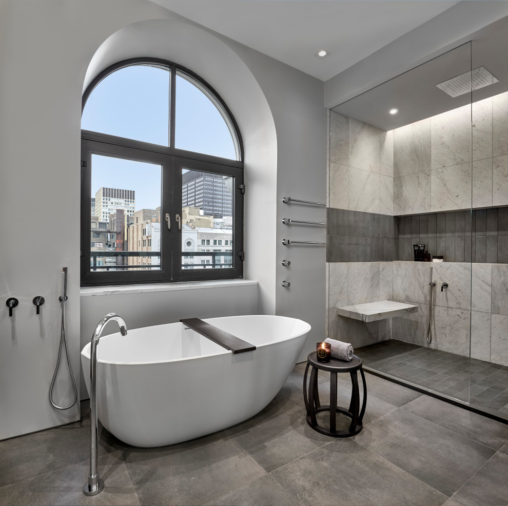 Photo of a contemporary bathroom in Chicago.