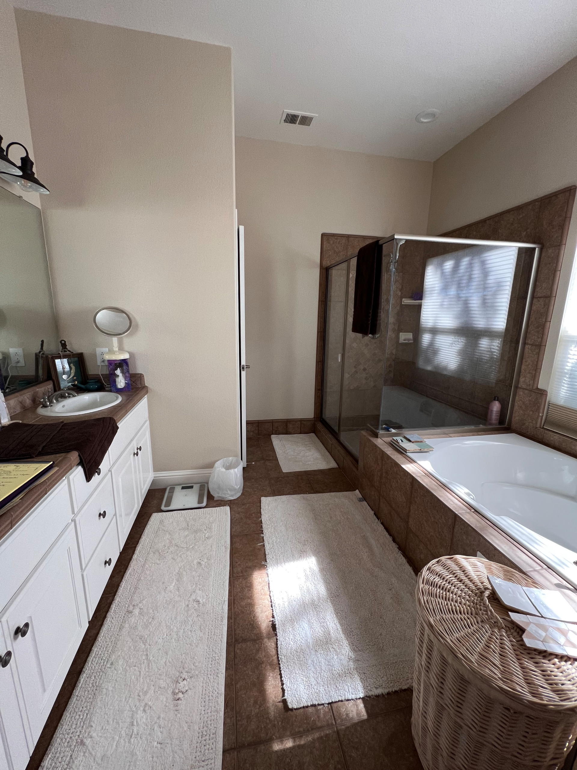 BEFORE - Box Store Cabinets, Builder Grade Shower & Tub