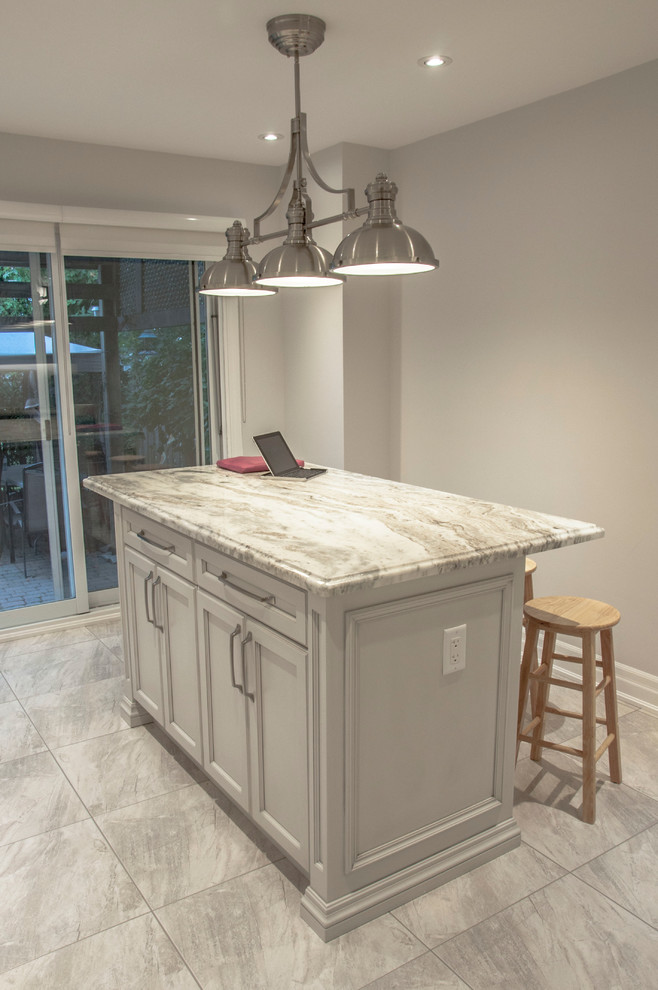 Transitional kitchen photo in Toronto