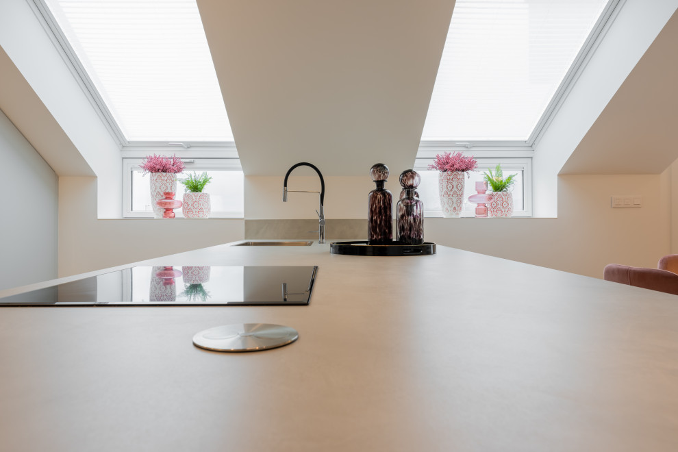 Atico "capricho" con algunos muebles de familia.