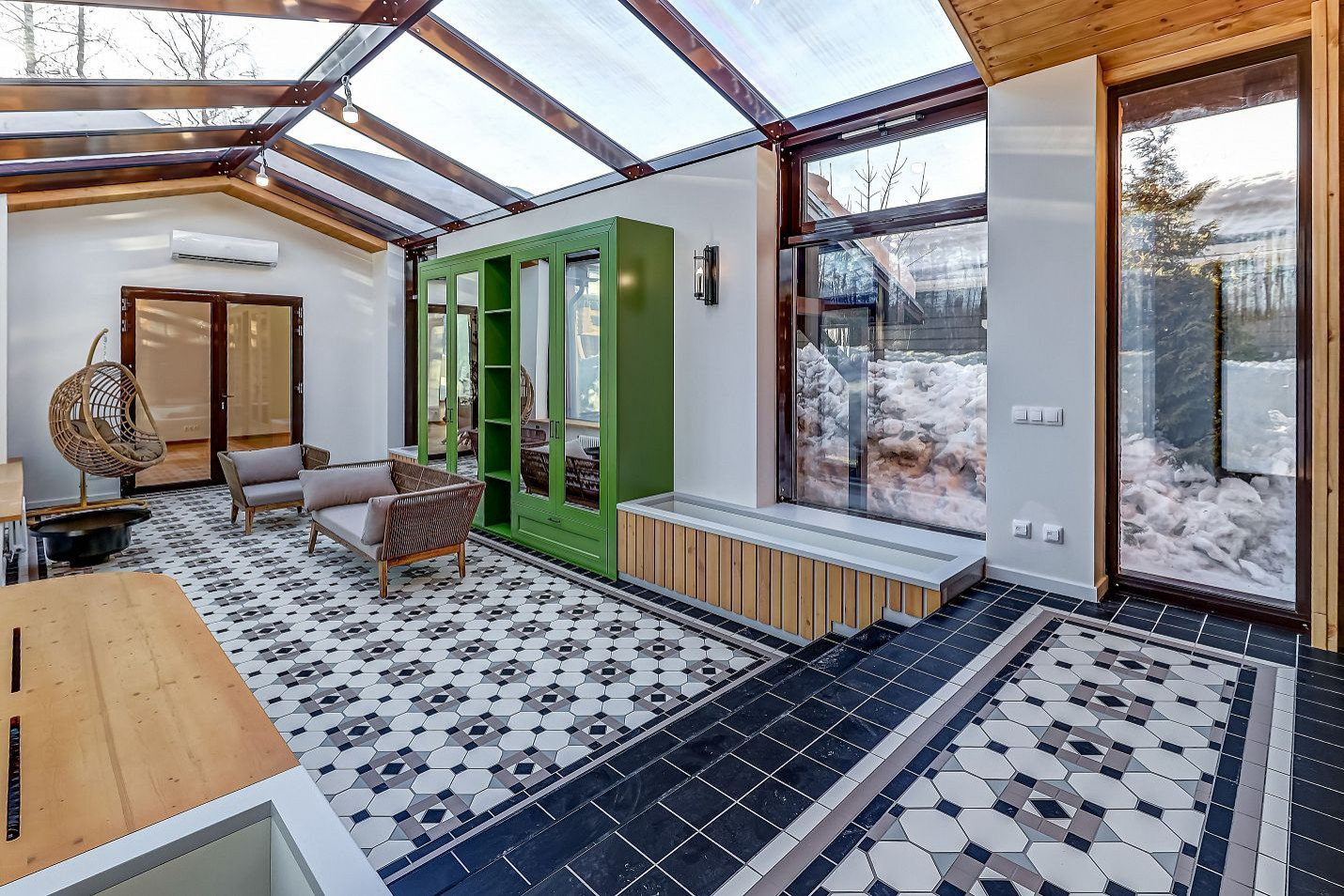 Строительство загородного дома с зимним садом с электрохромными стеклами перемен