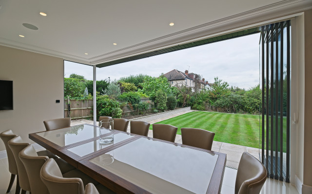 Open Plan Kitchen with Bespoke Glass Doors modern-esszimmer