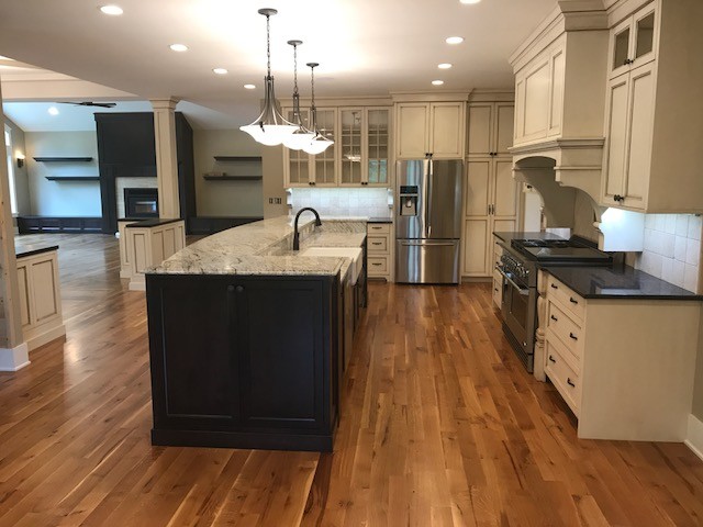 Kitchen - transitional kitchen idea in Cedar Rapids