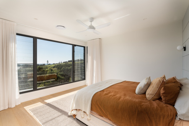 Sunray Duplex's contemporary-sovrum