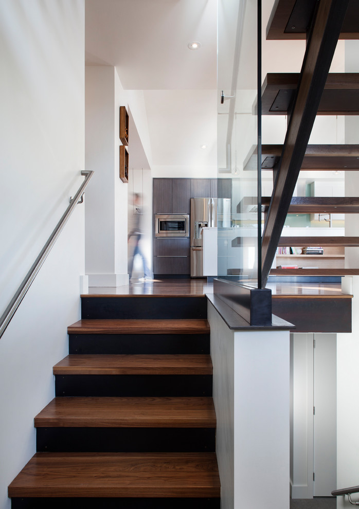 Photo of a contemporary staircase in Denver.