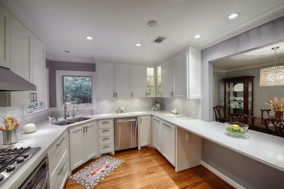 Inspiration for a transitional kitchen remodel in Dallas
