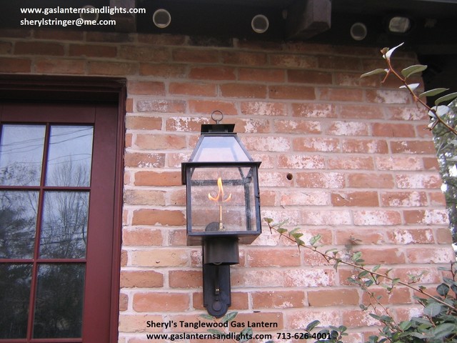 Sheryl's Tanglewood Gas Lantern nyklassisk-hus-og-facade