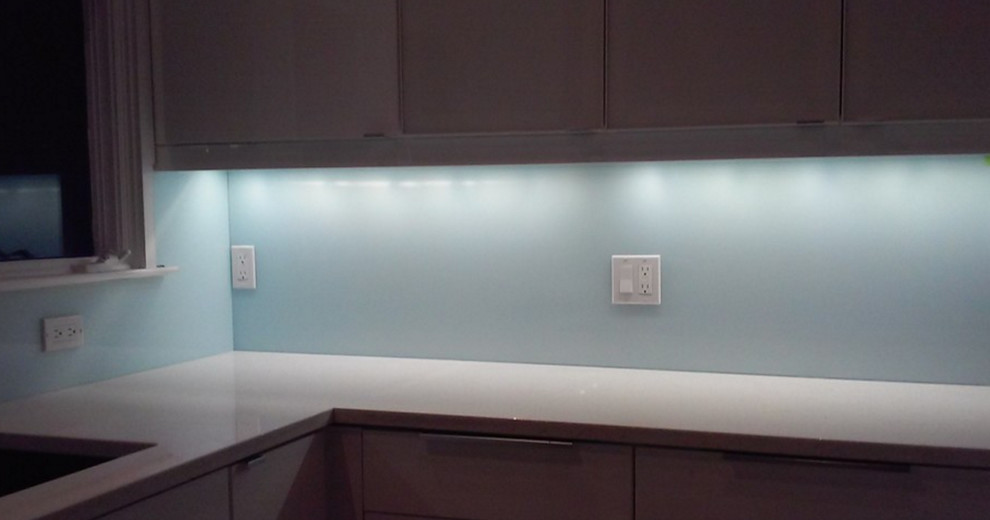 Kitchen backsplash (light blue)
