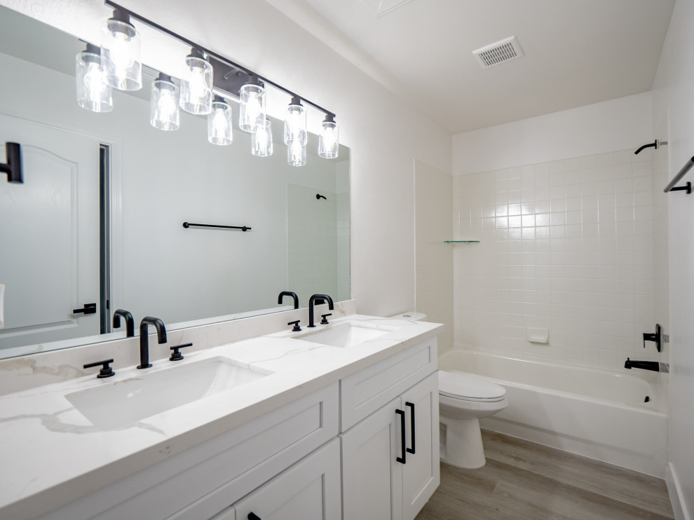 Arbor Forest - Modern - Bathroom - Las Vegas - by Galindo Group ...