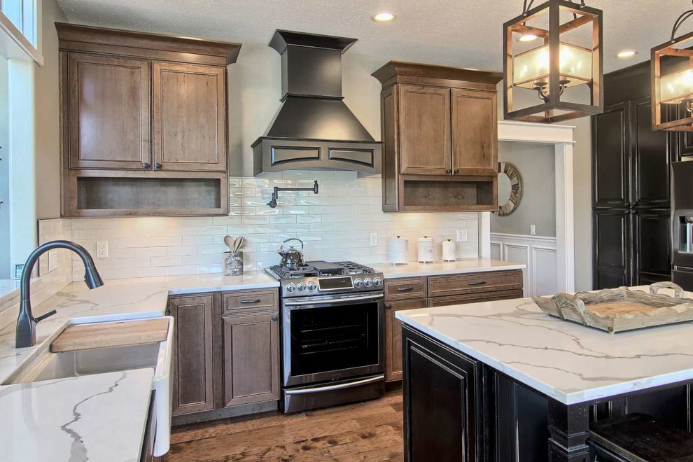 Kitchen - transitional kitchen idea