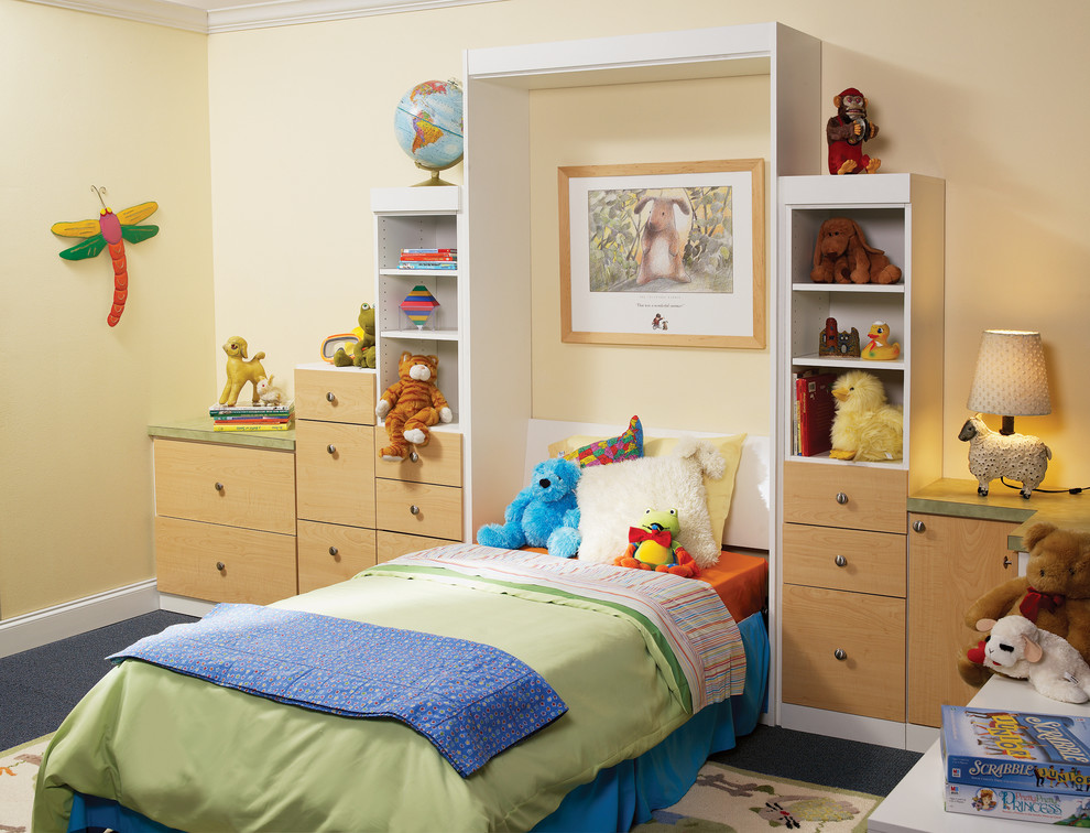 Photo of a mid-sized transitional gender-neutral kids' bedroom for kids 4-10 years old in Tampa with beige walls and carpet.