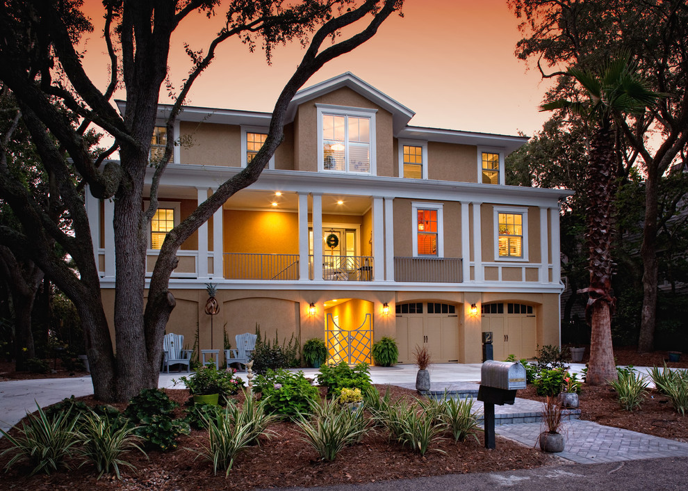Transitional home design photo in Atlanta