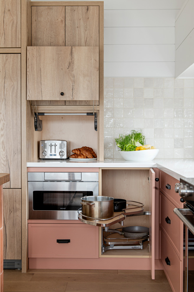 Kitchen - rustic kitchen idea in Toronto