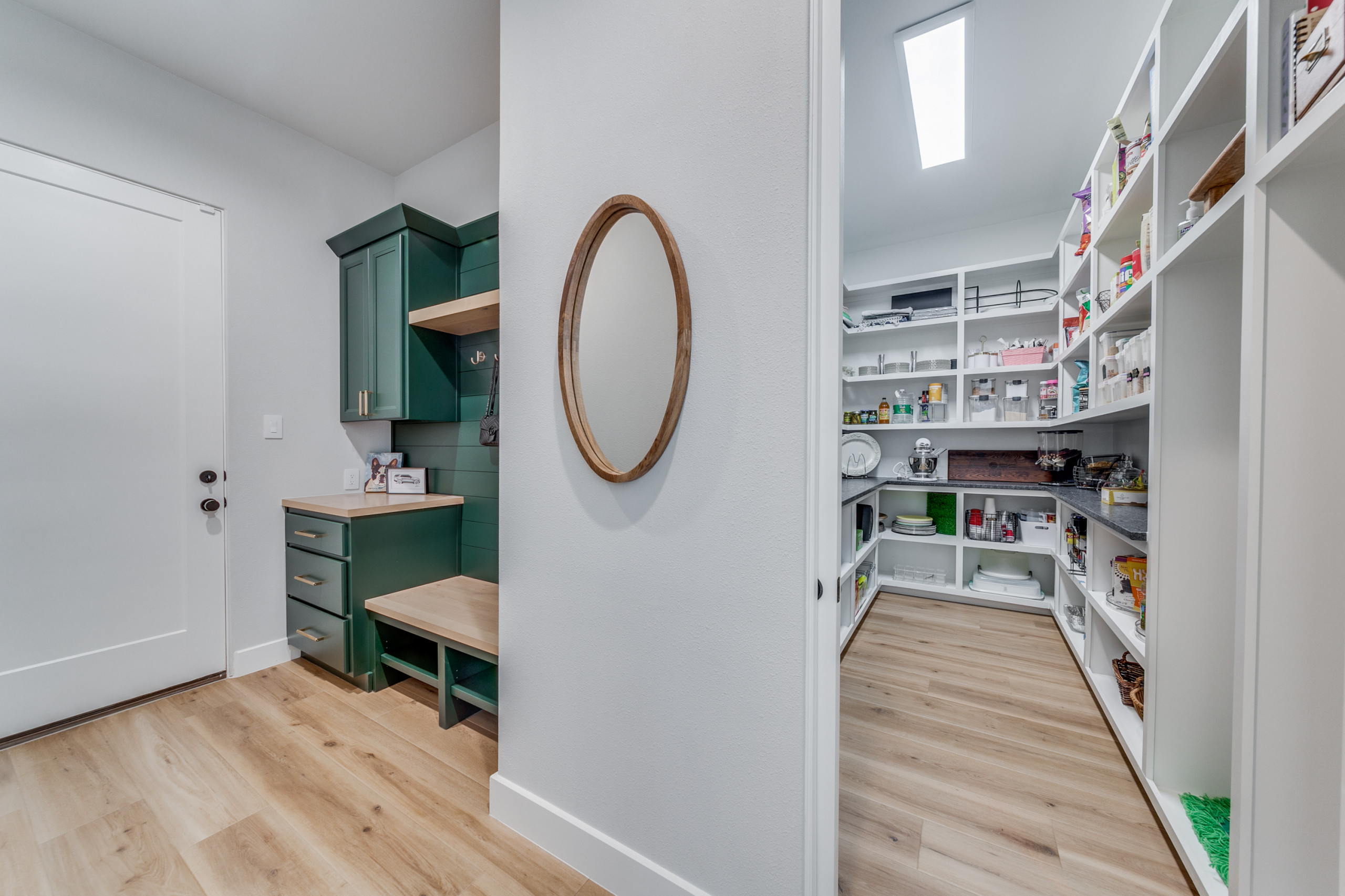 Modern European: 3,830 ft², 4 BR/3 BA/1 ST