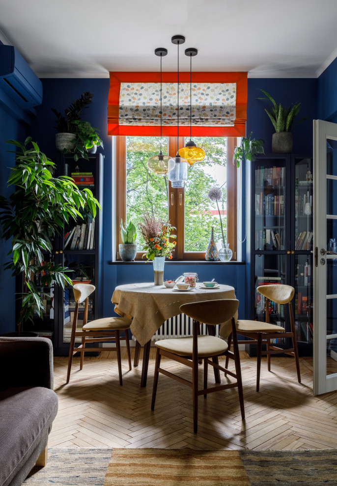 Eclectic dining room photo in Moscow