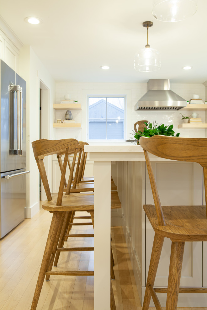 Photo of a transitional kitchen in Bridgeport.