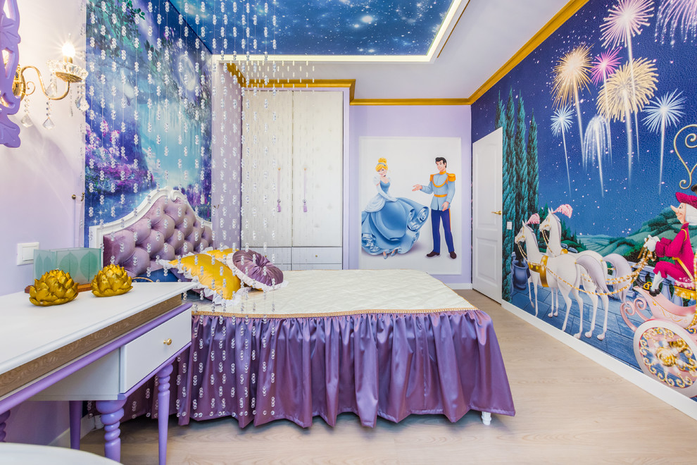 Design ideas for a mid-sized traditional kids' bedroom for kids 4-10 years old and girls in Moscow with light hardwood floors and multi-coloured walls.