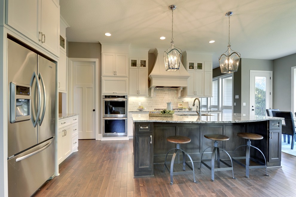 Transitional kitchen photo in Minneapolis