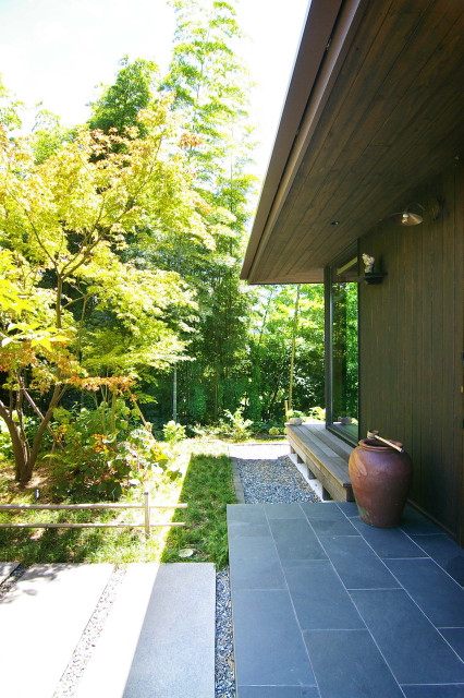 前庭のある家 giapponese-moderno-portico