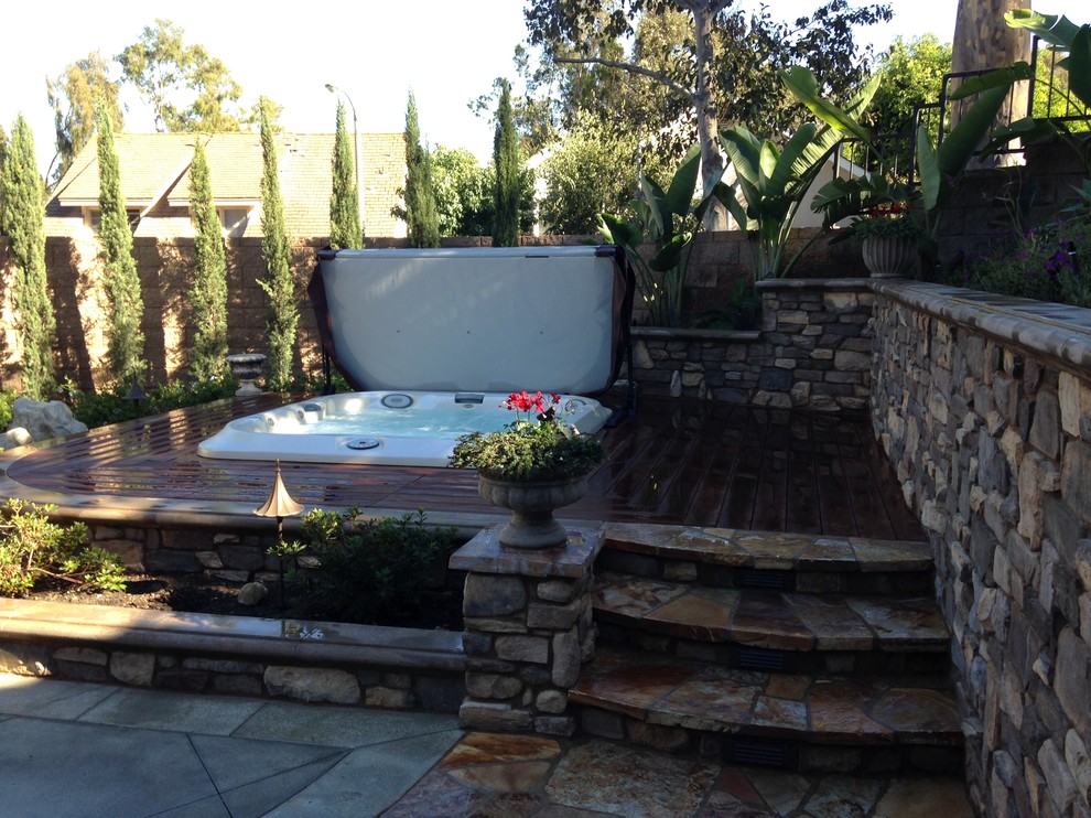 Small traditional backyard partial sun xeriscape in Orange County with decking.