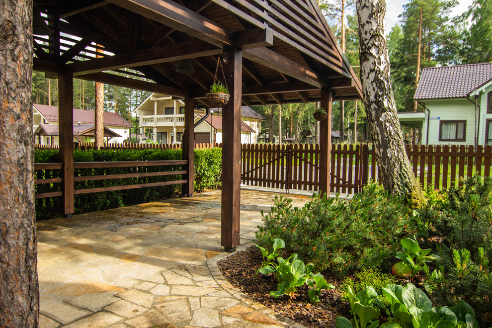 У леса на опушке