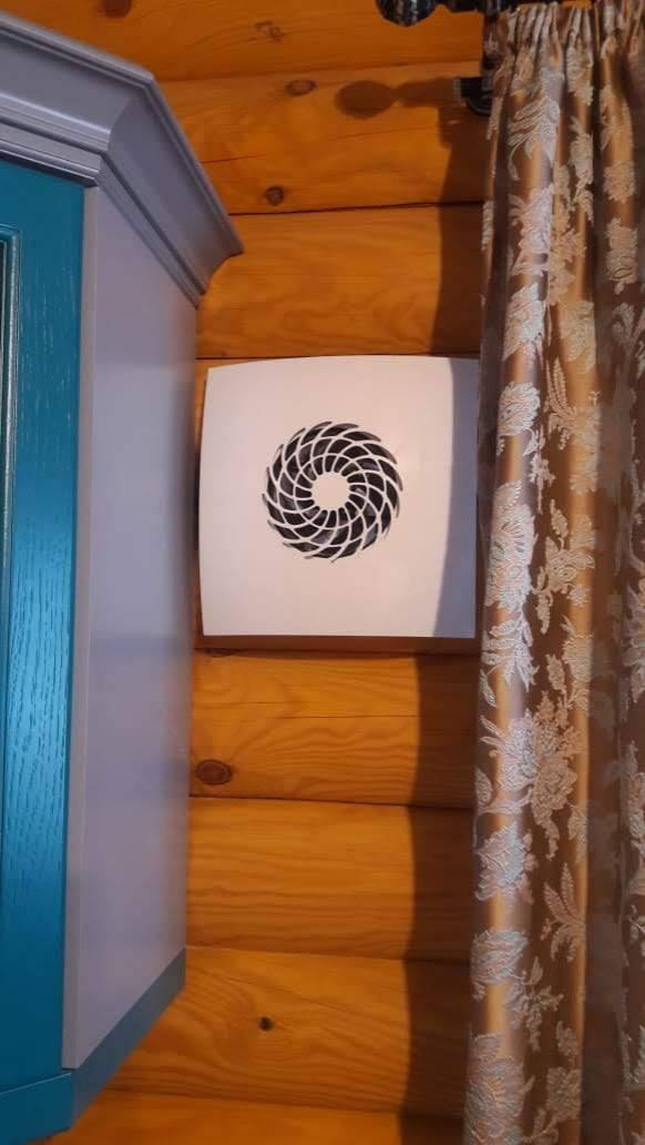 Размещение адаптивного приточного клапана Аэромик-2S в частном доме